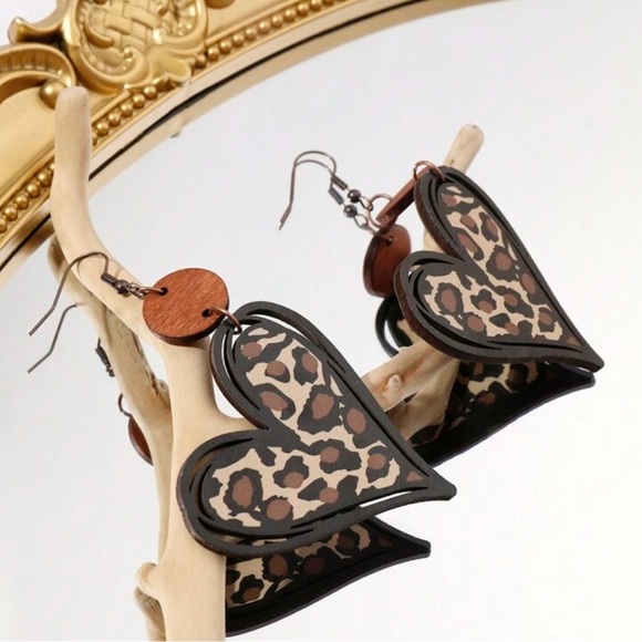 Leopard Heart Wood Earrings - Picture 1 of 4